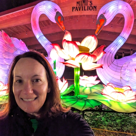 Meet your Posher, Leslie - Picture 1 of 2